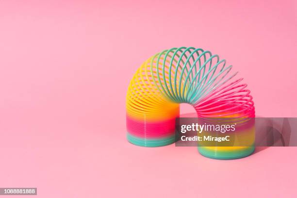 rainbow coil toy - contact color background photos et images de collection