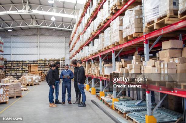 warehouse team meeting - store manager stock pictures, royalty-free photos & images