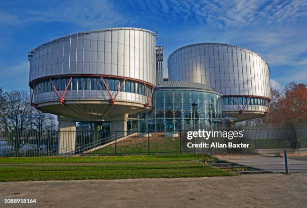 facade of the 'european court of human rights' in strasbourg - strasbourg foto e immagini stock