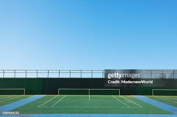 a tennis court - tennis court foto e immagini stock