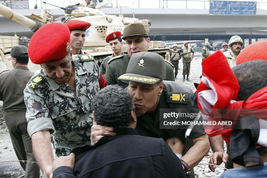 An Egyptian army general kisses anti-gov