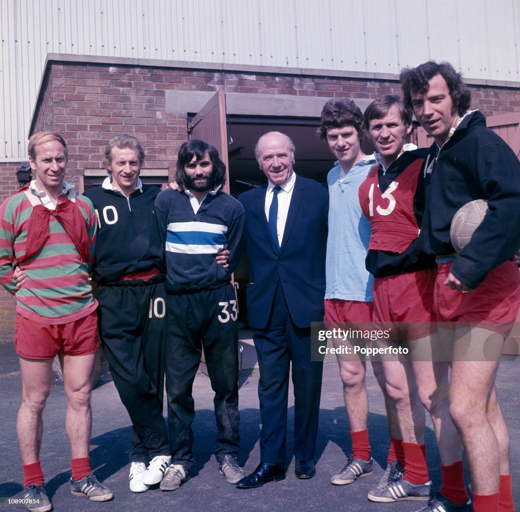 Sir Matt Busby with Manchester United Players