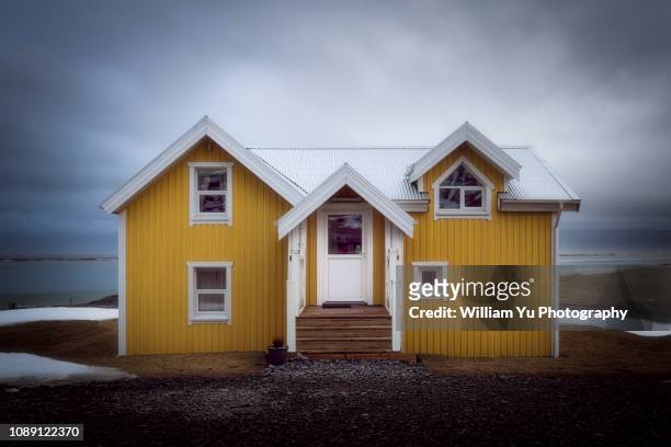 a yellow icelandic wood house - cultura islandesa fotografías e imágenes de stock