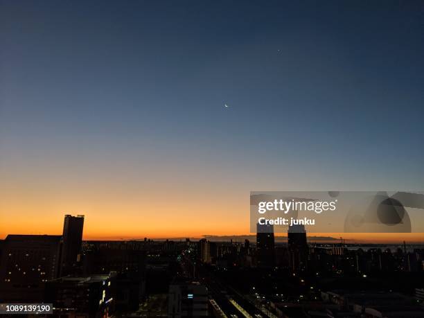 夜明け - 夜明け stockfoto's en -beelden