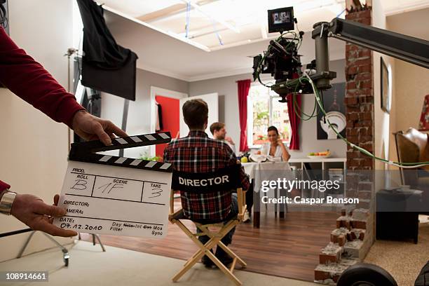 a director on a film set watching actors perform a scene - montagem de filme estúdio de cinema imagens e fotografias de stock