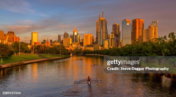 melbourne morning - yarra river stockfoto's en -beelden