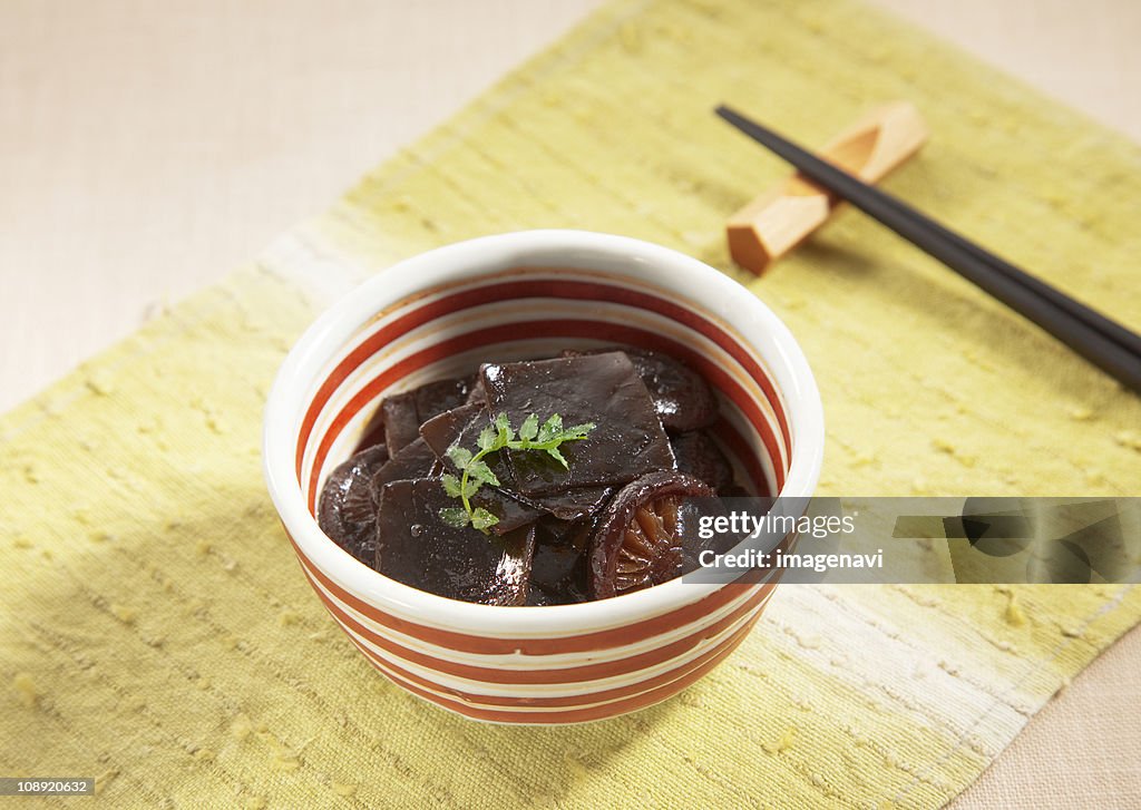 Seaweed simmered in soy sauce