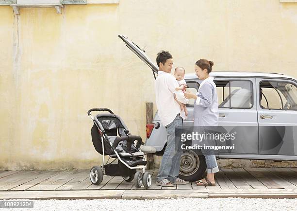 parents and child outing - land vehicle stock pictures, royalty-free photos & images