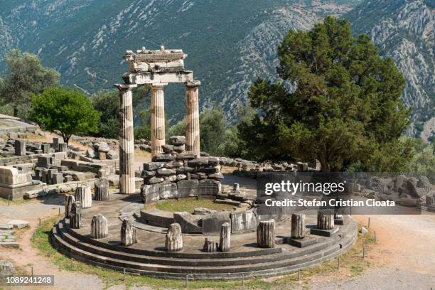 delphi, the circular temple of tholos - templo de apolo naxos imagens e fotografias de stock