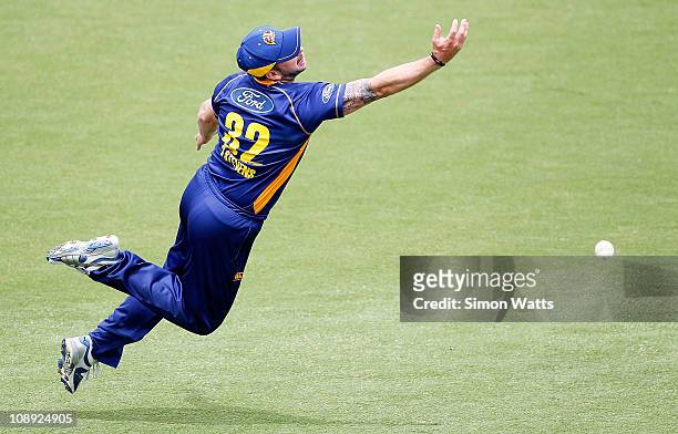 Darren Stevens of the Volts attempts to take a catch in the outfield during the one day semi final match between Auckland and Otago at Colin Maiden...