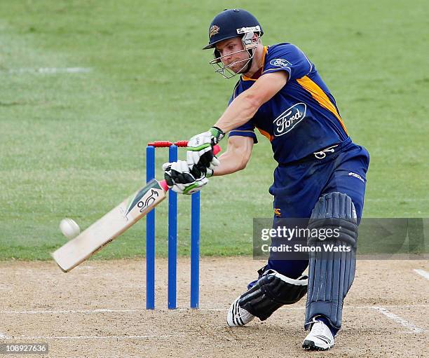 Derek de Boorder of the Volts bats during the one day semi final match between Auckland and Otago at Colin Maiden Park on February 9, 2011 in...