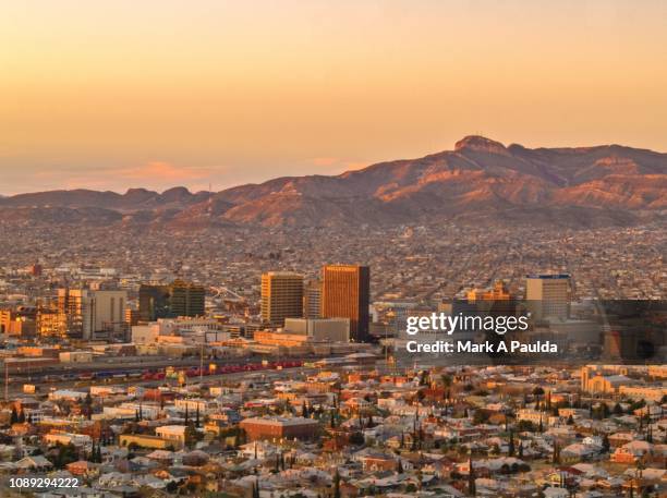 el paso and juarez at sunrise - el paso stock-fotos und bilder