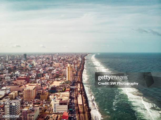 cityscape of the downtown district of colombo, sri lanka - srilanka city road stockfoto's en -beelden