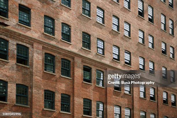 facade of former industrial building, now office space, along washington street, by the brooklyn bridge, in brooklyn, new york city - brick arch stock pictures, royalty-free photos & images