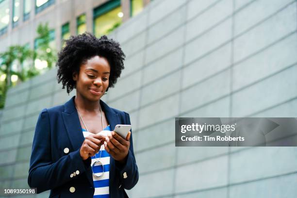 woman using smart phone - business woman on phone stock-fotos und bilder