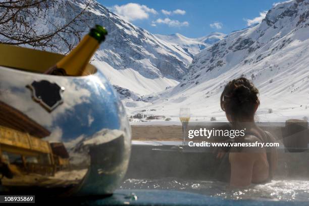 mountain lodge, val d'isere - val d'isere stockfoto's en -beelden