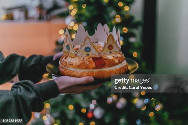 roscon de reyes, kings' ring typical dessert eaten in spain to celebrate epiphany or dia de reyes magos - rosca de reyes stock pictures, royalty-free photos & images