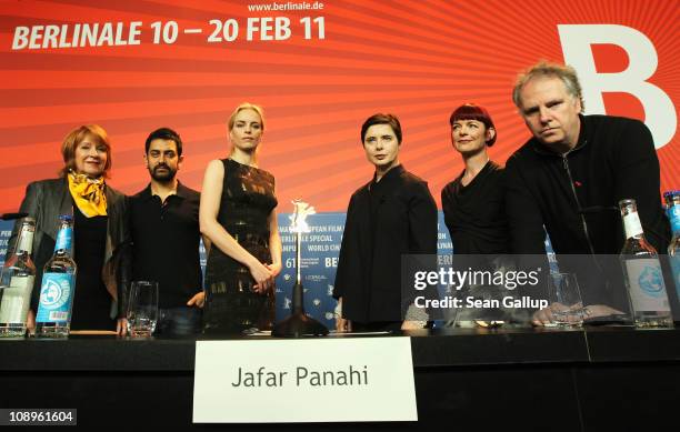 Jury members Jan Chapman, Aamir Khan, Nina Hoss, Isabella Rossellini, Sandy Powell and Guy Maddin attend the International Jury press conference...