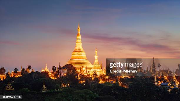 shwedagon-pagode sonnenuntergang yangon myanmar panorama - rangun stock-fotos und bilder
