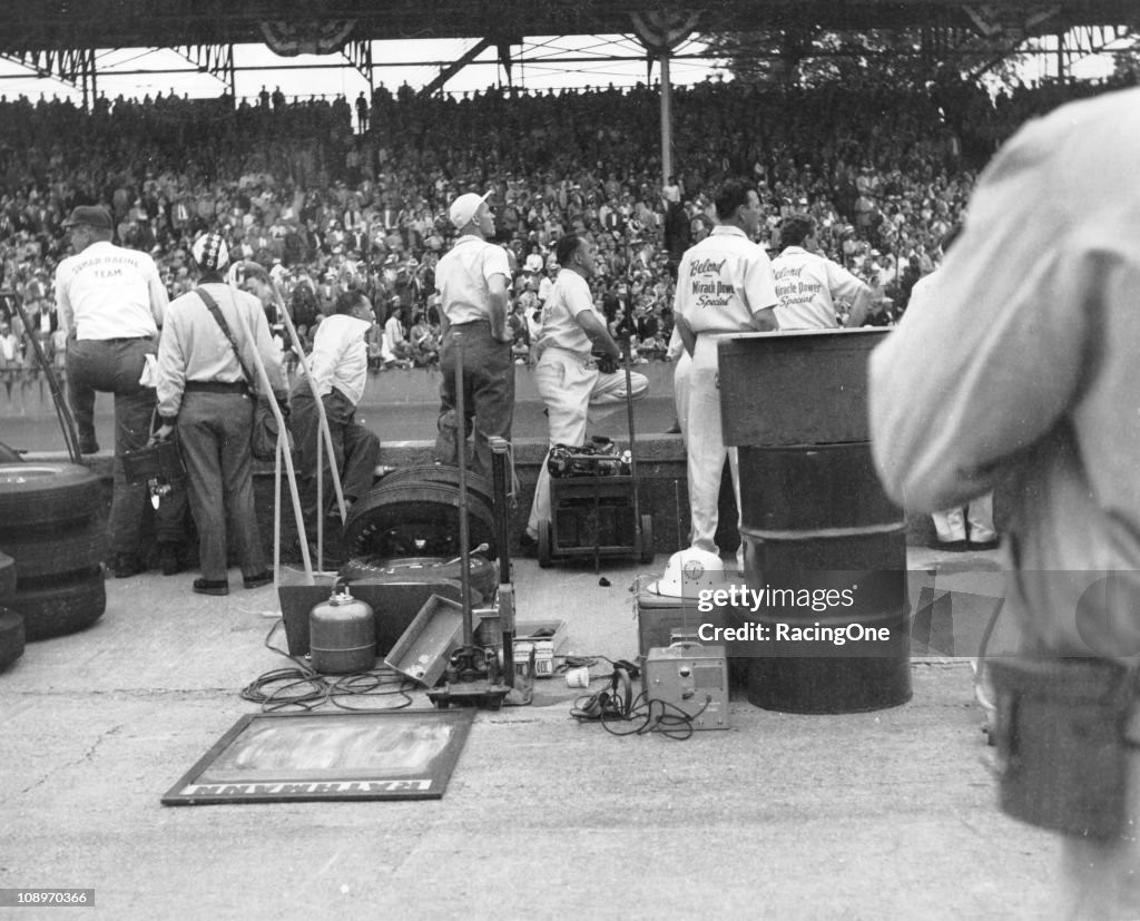 Jim RathmannÕs crew keeps watch on the action during the Indianapolis ...