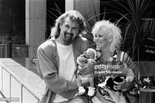 Billy Connolly and Pamela Stephenson with their baby daughter Amy. 11th July 1986.