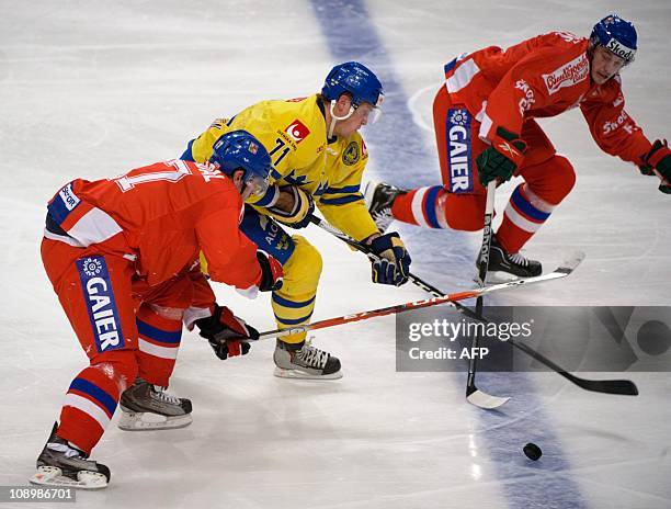 Sweden's Jonas Andersson skates between Czech Jakub Nakladal and Tomas Mojzis during the international icehockey match in the LG Hockey Games at the...