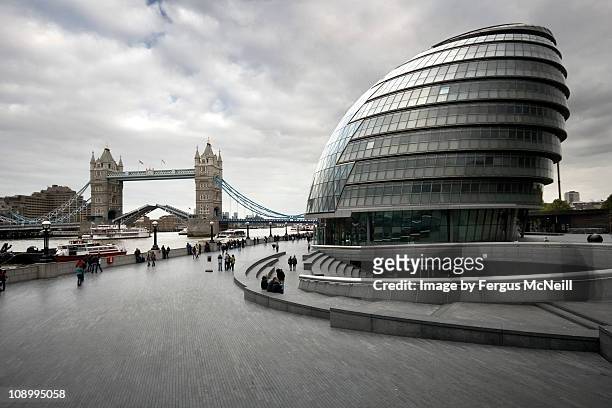 city hall and tower bridge - london city hall stock pictures, royalty-free photos & images