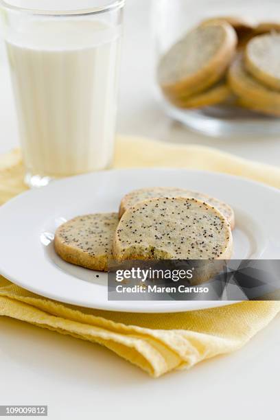 poppyseed cookies - poppy seed stock-fotos und bilder