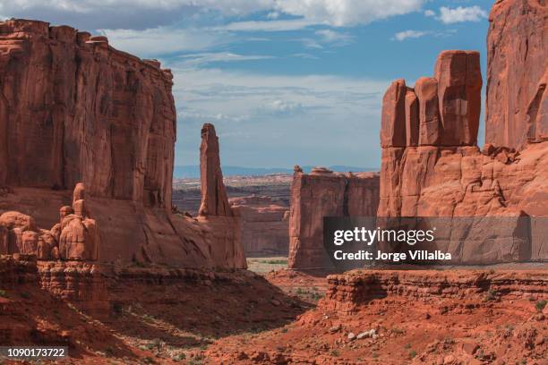 arches nationaal park in utah - arches national park stockfoto's en -beelden