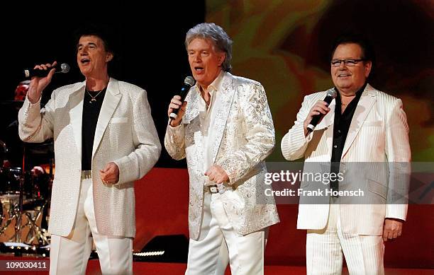 Flipper Singer Singer The Flippers Photos and Premium High Res Pictures - Getty Images