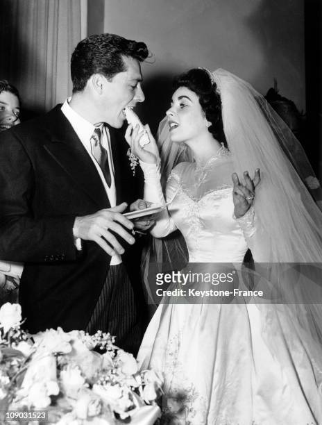 Elizabeth Taylor serves her new husband Conrad Hilton Jr cake during their wedding reception on June 5, 1960 in Los Angeles, America.