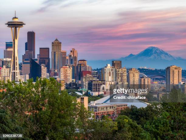 アメリカ合衆国、ワシントン州、シアトルのスカイライン、マウント ・ レーニエ - シアトル ストックフォトと画像