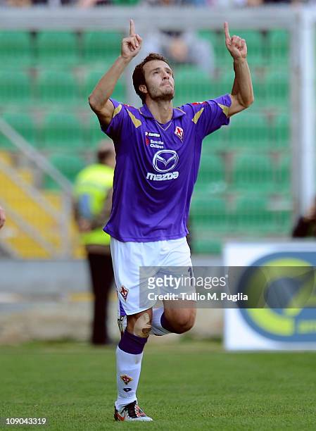 Alberto Gilardino of Fiorentina celebrates after scoring the equalizing goal during the Serie A match between US Citta di Palermo and ACF Fiorentina...