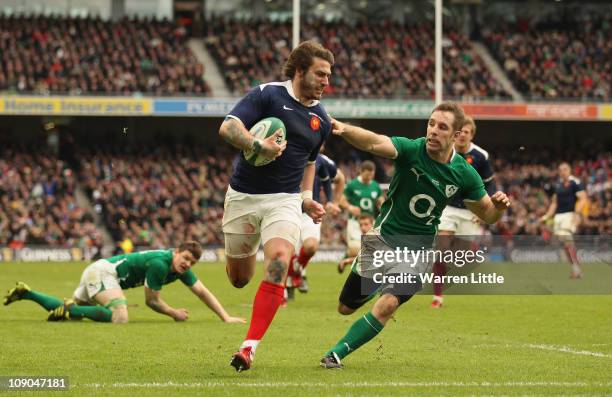 Maxime Medard of France scores a try during the 6 Nations Championship match between Ireland and France at Aviva Stadium on February 13, 2011 in...
