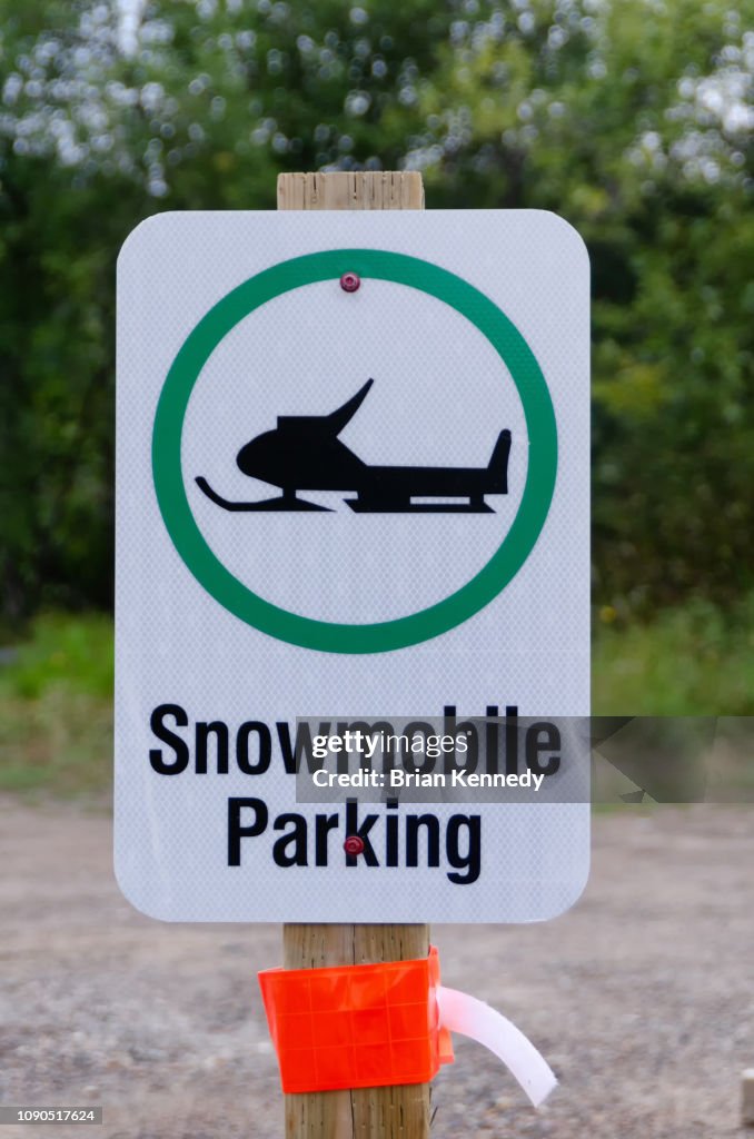 Snowmobile Sign Posts Snowmobile Parking Sign High-Res Stock Photo - Getty Images