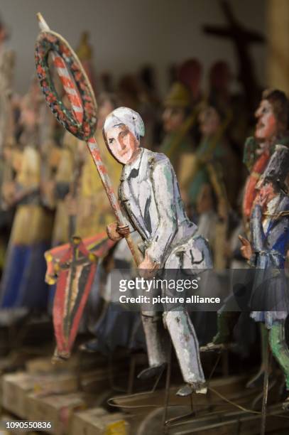 December 2018, Saxony, Dresden: Figures from a mechanical miniature theatre, also called Theatrum mundi, stand in a cupboard in the puppet theatre...