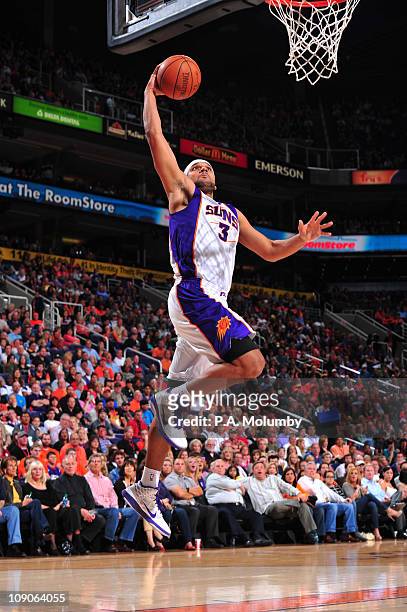 Jared Dudley of the Phoenix Suns dunks against the Sacramento Kings in an NBA game played on February 13, 2011 at U.S. Airways Center in Phoenix,...