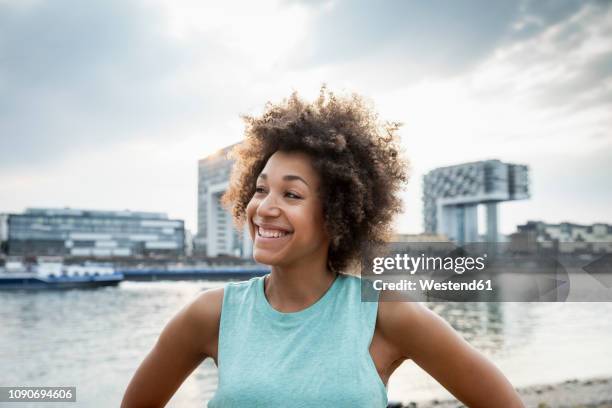 germany, cologne, portrait of happy woman at river rhine - nordrhein westfalen fotografías e imágenes de stock