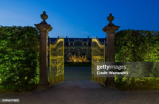 germany, lower saxony, hanover, herrenhaeuser gaerten, orangenparterre, galery in the background, golden gate in the evening - hanover germany bildbanksfoton och bilder