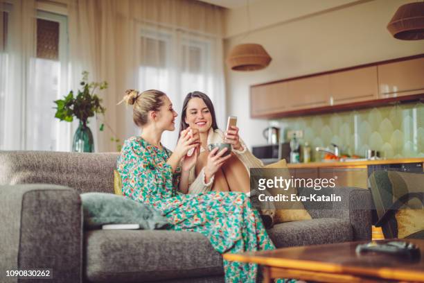 young women at home - breakfast lifestyle female imagens e fotografias de stock