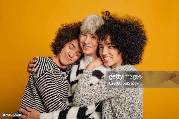 母親を抱きしめる十代の双子 - family and happiness and diverse ストックフォトと画像