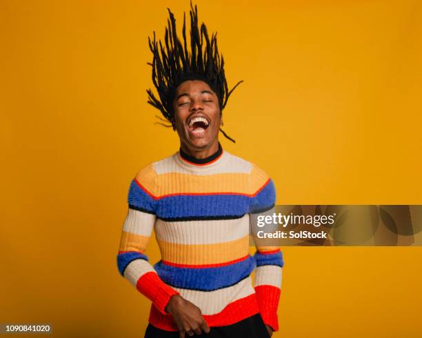 zijn haar wegknippen - hair toss stockfoto's en -beelden