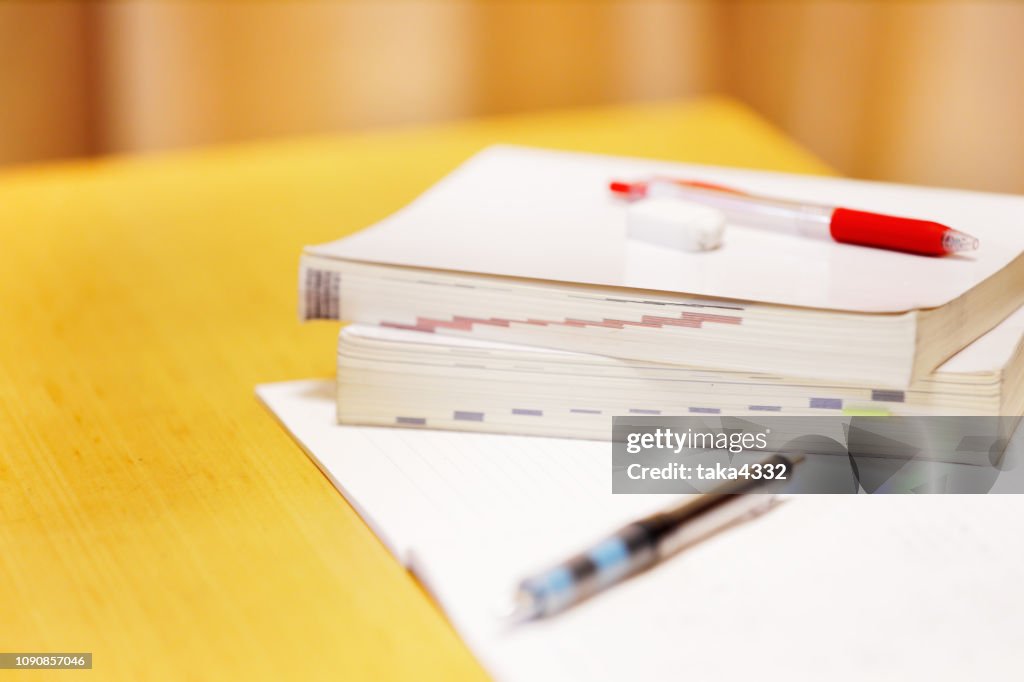 Libro de referencia y del instrumento de escritura