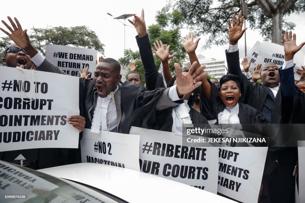 TOPSHOT-ZIMBABWE-JUSTICE-DEMO