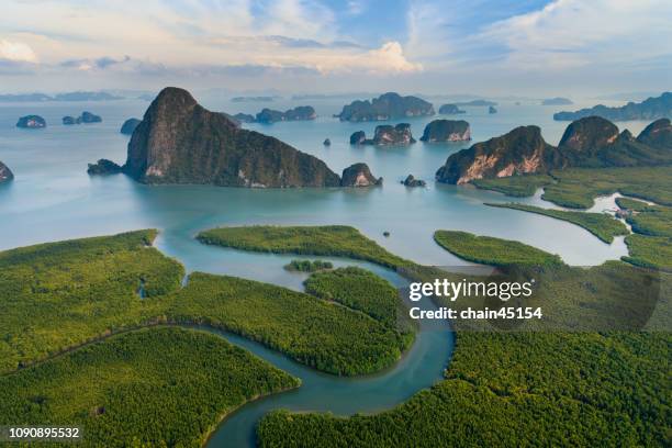 aerial view of tropical island during sunrise amazing beautiful sea landscape in south of thailand. - province de surat thani photos et images de collection