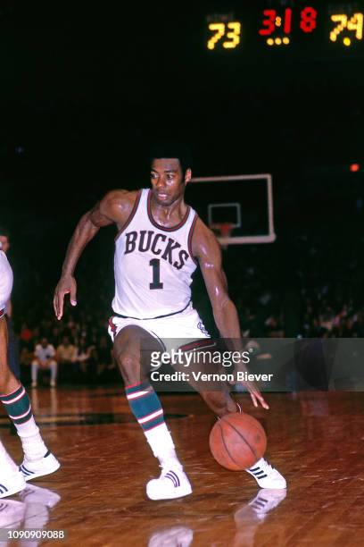 Oscar Robertson of the Milwaukee Bucks handles the ball circa 1970 at the Milwaukee Arena in Milwaukee, Wisconsin. NOTE TO USER: User expressly...