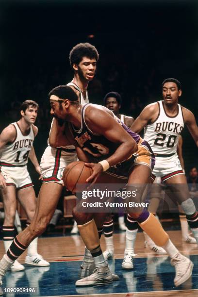 Wilt Chamberlain Kareem Abdul Jabbar Photos And Premium High Res Wilt Chamberlain Kareem Abdul Jabbar Photos And Premium High Res