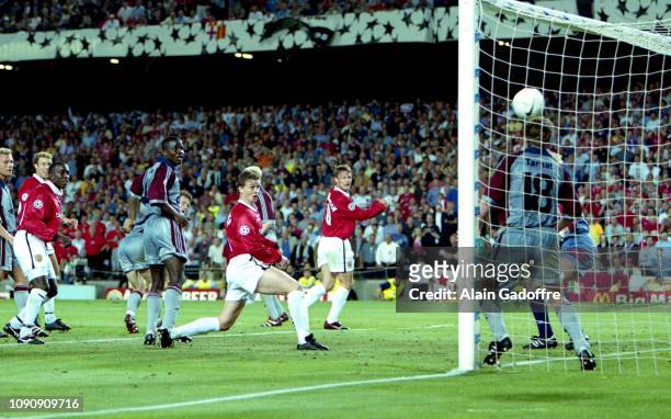 Ole Gunnar Solskjaer scores his second side's goal during the UEFA Champions league final match between Manchester United and Bayern Munich on May...