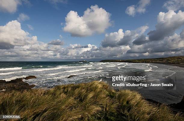 a cumulus sky over gwithian, cornwall - s0ulsurfing stock pictures, royalty-free photos & images