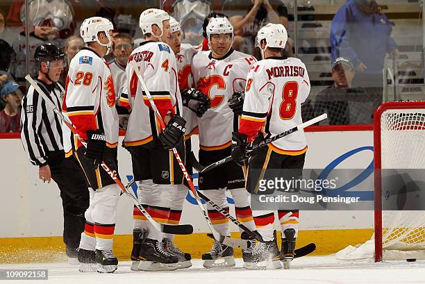Robyn Regehr, Jay Bouwmeester, Rene Bourque, Jerome Iginla and Brendan Morrison of the Calgary Flames celebrate Iginla's first period goal to give...